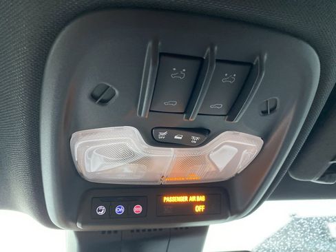 Used 2025 GMC Canyon AT4 w/ Technology Plus Package image 20