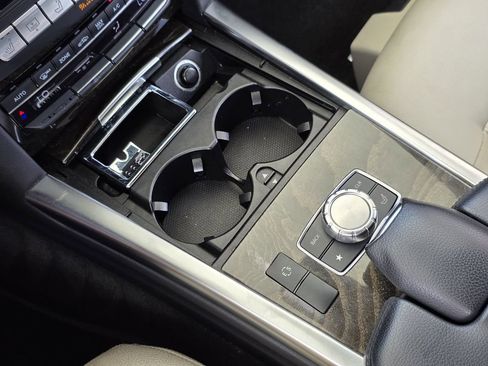 Used 2014 Mercedes-Benz E 250 BlueTEC Sedan image 16