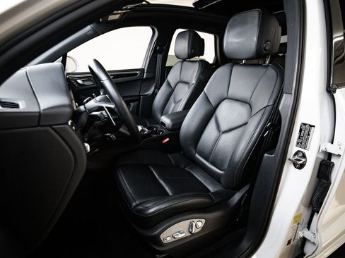 Certified 2023 Porsche Macan AWD/4WD image 5