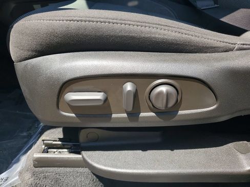 Used 2023 Chevrolet Traverse LT FWD image 23