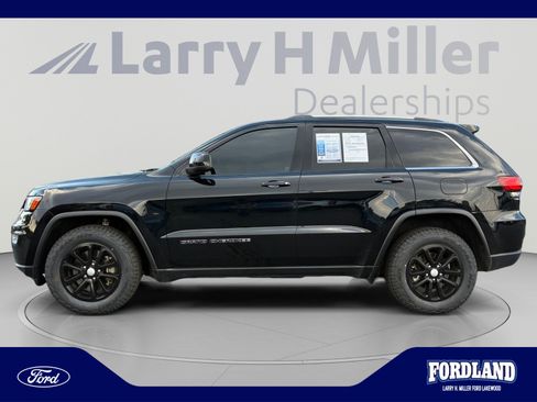 Used 2021 Jeep Grand Cherokee Laredo AWD/4WD image 2