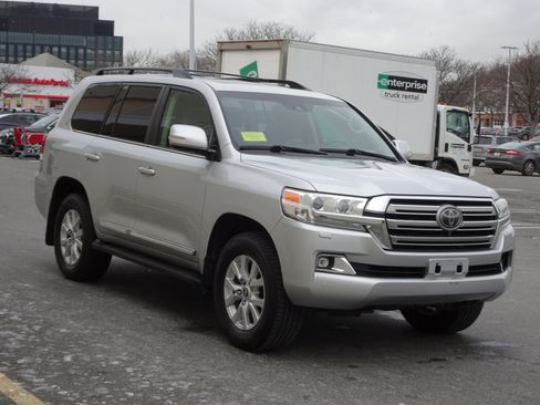 Used 2018 Toyota Land Cruiser image 3