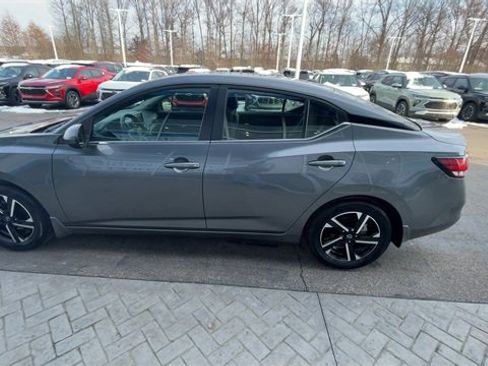 Used 2025 Nissan Sentra SV w/ Trunk Package image 5