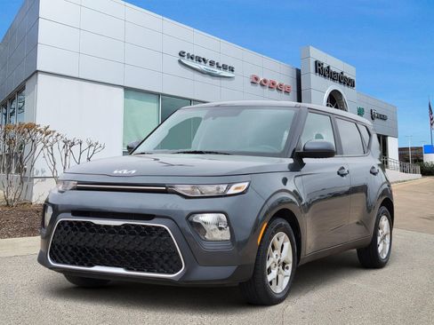 Used 2022 Kia Soul LX w/ Technology Package image 2