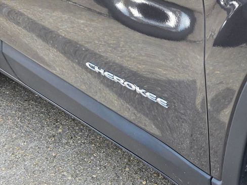 Used 2022 Jeep Cherokee Latitude Lux AWD/4WD image 16