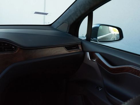 Used 2018 Tesla Model X 100D image 16