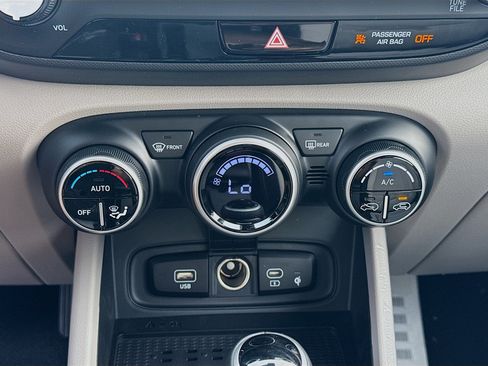 New 2026 Hyundai Venue SEL FWD image 12