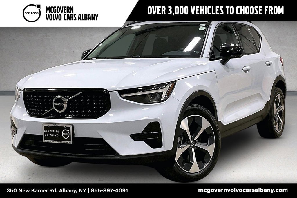Certified 2024 Volvo XC40 B5 Core AWD/4WD image 1