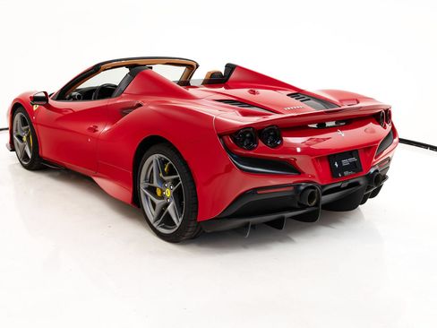 Certified 2022 Ferrari F8 Tributo RWD image 2