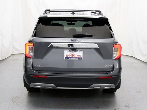 Used 2022 Ford Explorer XLT w/ Equipment Group 202A image 6