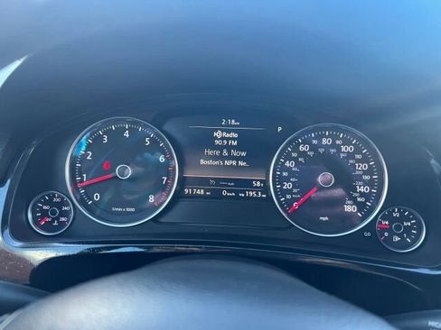 Used 2013 Volkswagen Touareg Sport image 16