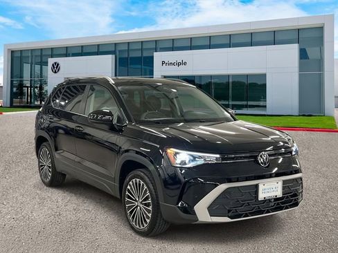 New 2026 Volkswagen Taos SE FWD image 2