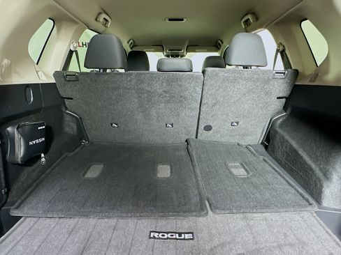 Used 2023 Nissan Rogue S image 31