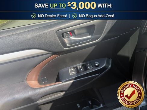 Used 2019 Toyota Highlander XLE AWD/4WD image 16