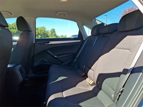 Used 2018 Volkswagen Passat 2.0T R-Line image 9