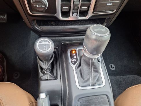 Used 2020 Jeep Wrangler Unlimited Sahara AWD/4WD image 18
