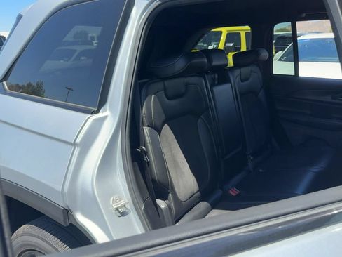 Used 2023 Jeep Grand Cherokee Altitude AWD/4WD image 13