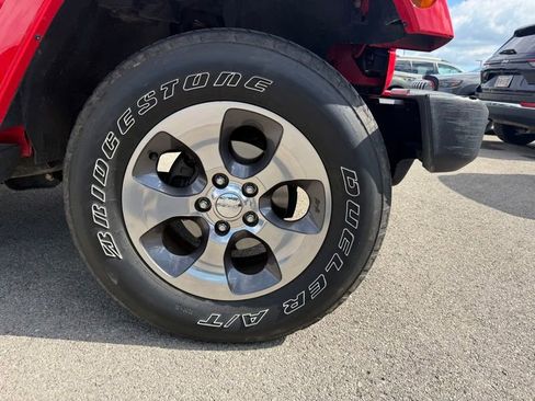 Used 2017 Jeep Wrangler Unlimited Sahara AWD/4WD image 4