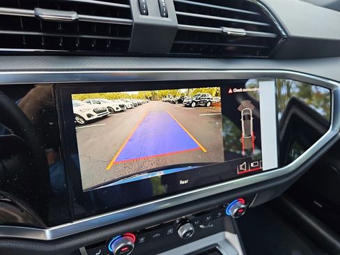 New 2025 Audi Q3 2.0T Premium image 9