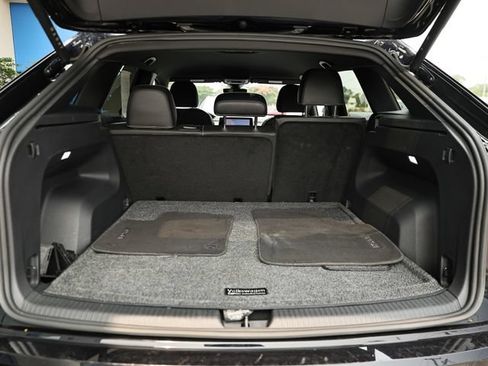 Used 2025 Volkswagen Atlas Cross Sport SE AWD/4WD image 30