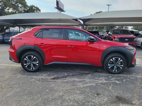 Used 2025 Subaru Solterra Premium image 2