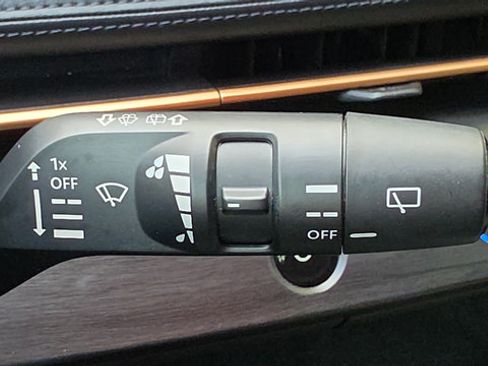 Used 2025 Nissan Ariya AWD image 18