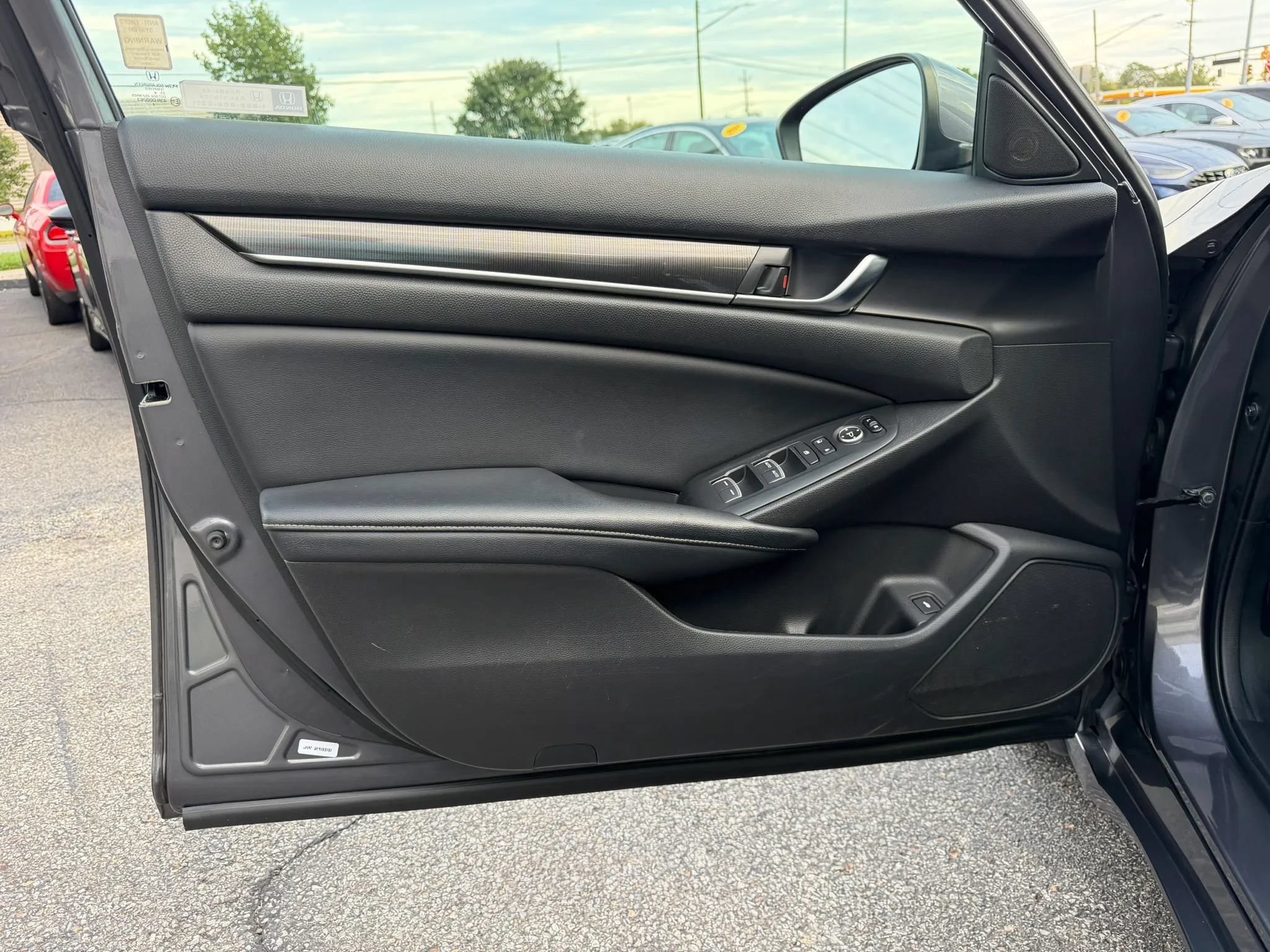 Used 2018 Honda Accord Sport image 12
