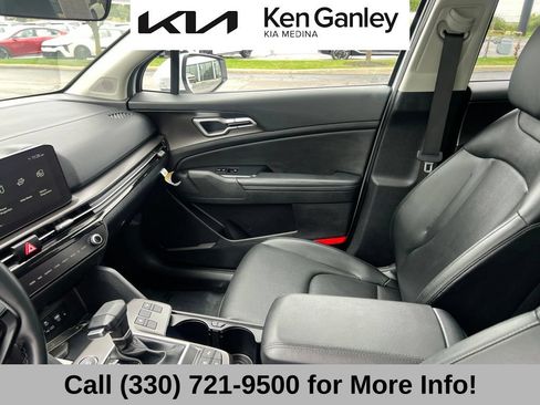 Certified 2026 Kia Sportage EX w/ EX Panorama Roof Package FWD image 38