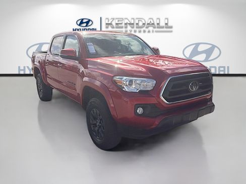 Used 2022 Toyota Tacoma SR5 w/ Technology Package image 1