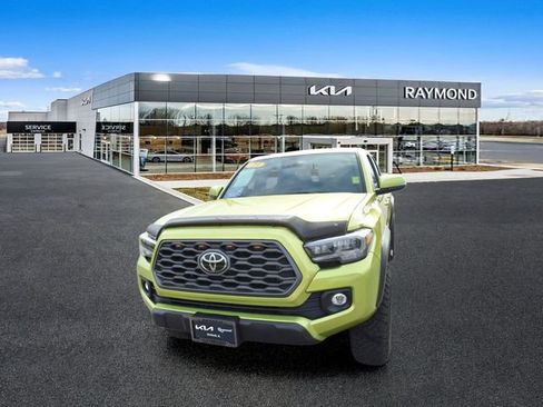 Used 2023 Toyota Tacoma TRD Off-Road w/ TRD Premium Off Road Package AWD/4WD image 7