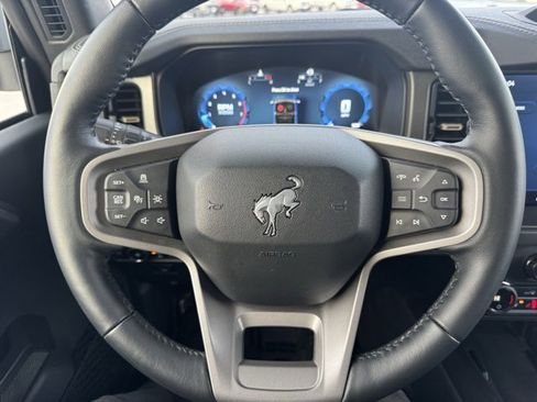 Used 2025 Ford Bronco Badlands image 14
