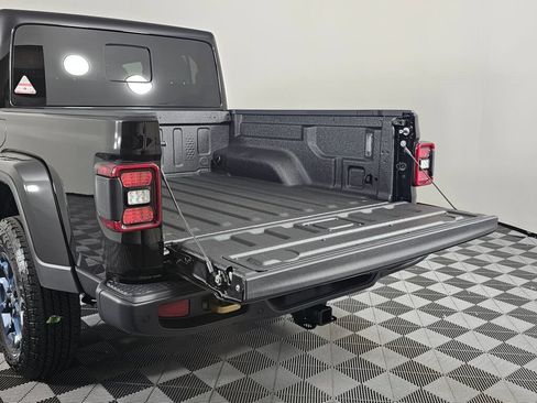 New 2026 Jeep Gladiator Sport AWD/4WD image 15
