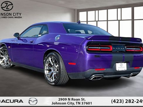 Used 2016 Dodge Challenger SRT image 13