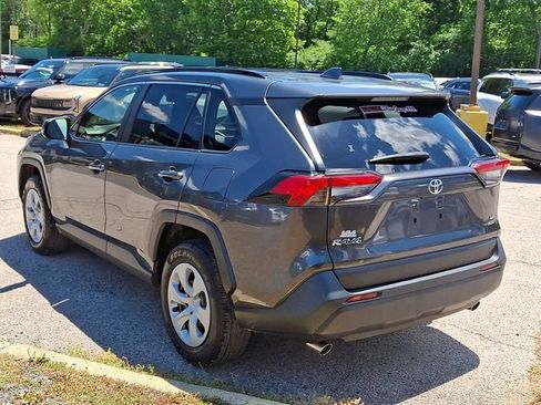 Used 2019 Toyota RAV4 LE w/ Carpet Mat Package AWD/4WD image 4