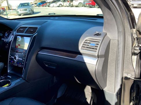 Used 2018 Ford Explorer Limited image 19
