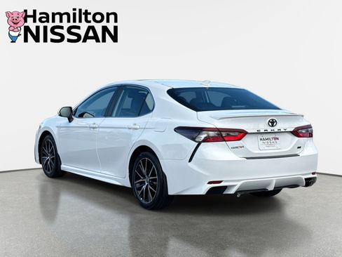 Used 2024 Toyota Camry SE image 4