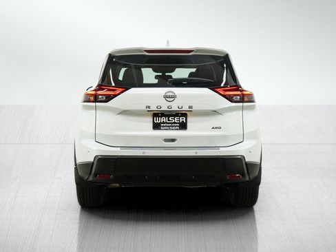 Certified 2026 Nissan Rogue SV AWD/4WD image 4