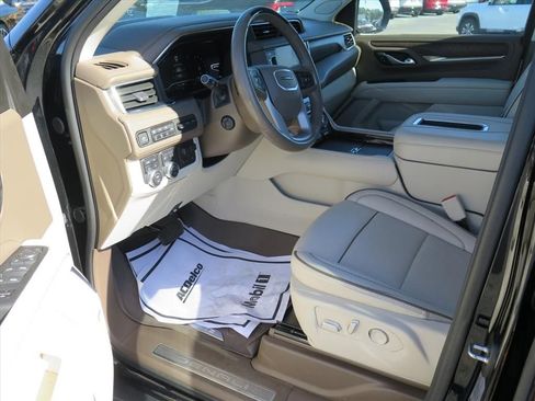 Used 2023 GMC Yukon Denali w/ Denali Reserve Package image 9