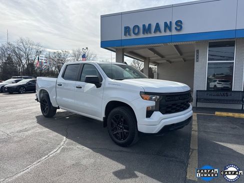 Used 2023 Chevrolet Silverado 1500 Custom image 1