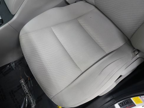 Used 2019 Toyota Highlander LE FWD image 12
