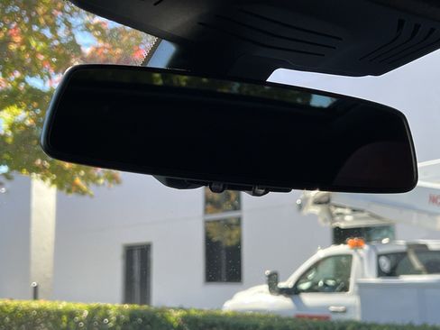 Used 2024 BMW X4 xDrive30i w/ Premium Package image 27