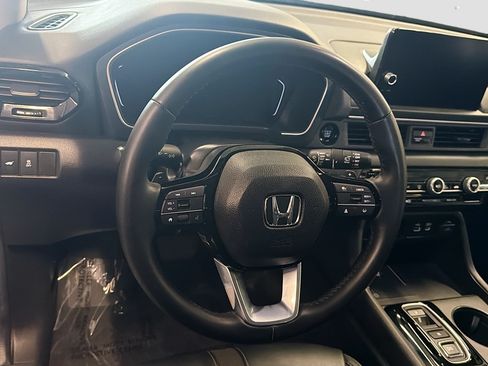 Used 2025 Honda Pilot EX-L image 18