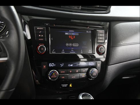 Used 2019 Nissan Rogue SV AWD/4WD image 10