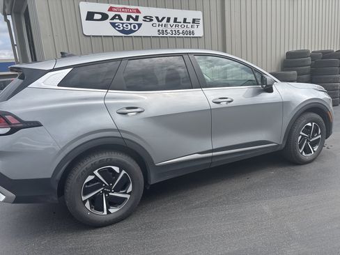 Used 2023 Kia Sportage LX AWD/4WD image 5