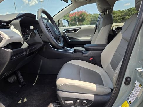 Used 2021 Toyota RAV4 XLE Premium FWD image 3