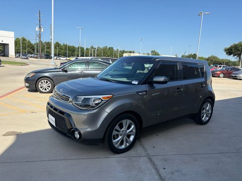 Used 2016 Kia Soul + w/ Primo Package FWD image 4