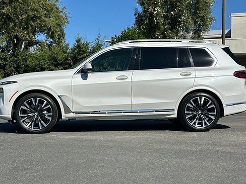 Used 2023 BMW X7 xDrive40i w/ Premium Package image 2