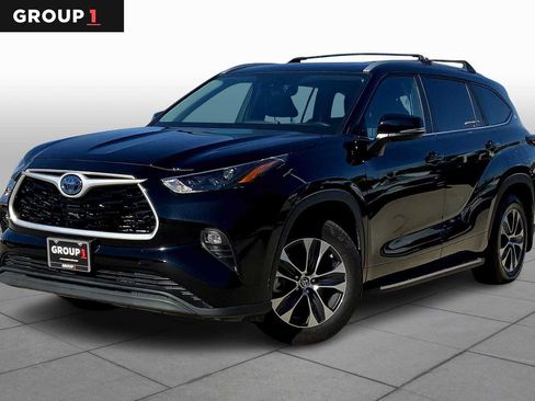 Used 2024 Toyota Highlander XLE image 1