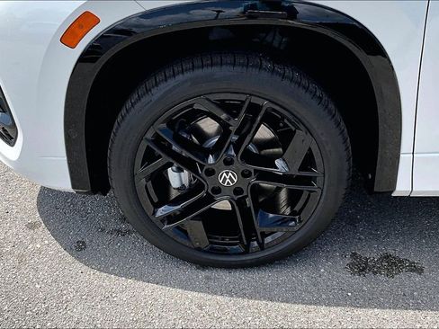 New 2026 Volkswagen Tiguan SE R-Line AWD/4WD image 13