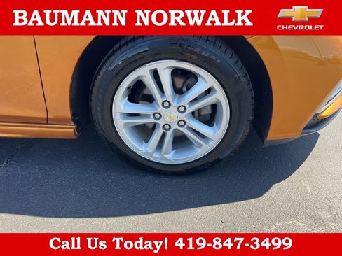 Used 2017 Chevrolet Cruze LT FWD image 9